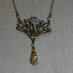 Pididdly Links Lily Necklace with Borgue Dangle Pearl